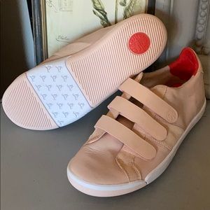 PLAE Women’s Velcro leather sneakers 10M